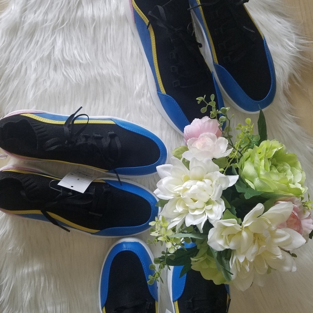 Women's Athletic Sneakers - Picture 2 of 4